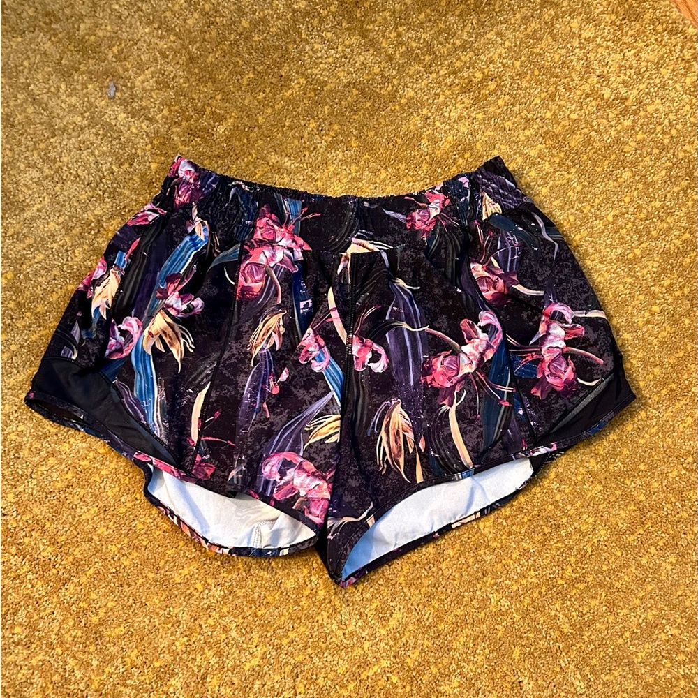 Lululemon Hotty Hot short